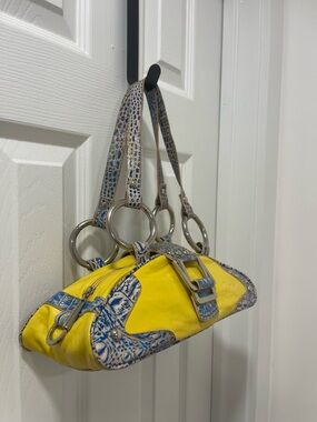 Vintage y2k Yellow Shoulder Bag with Blue Accent Trim really cool bag 😎